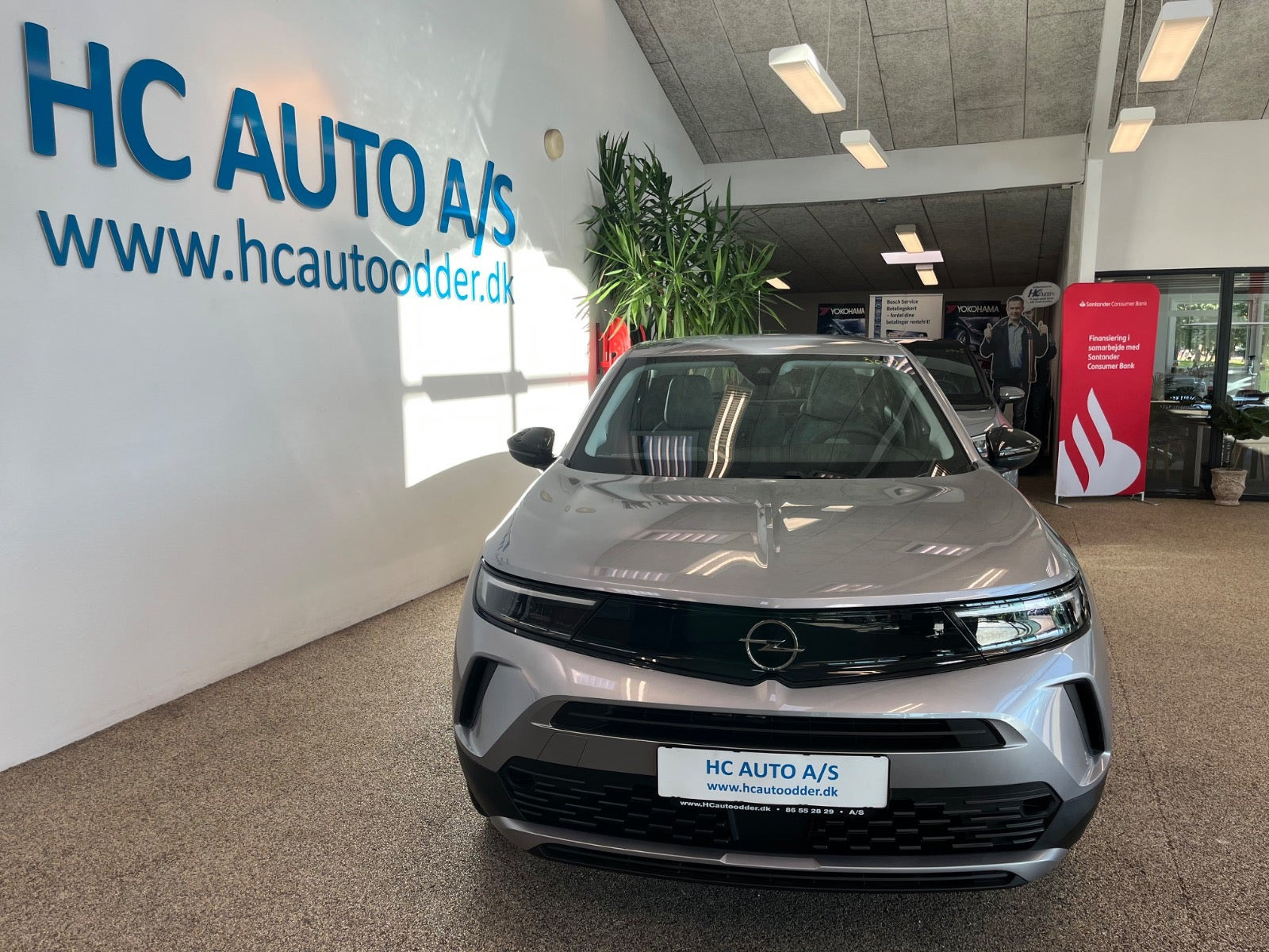 Grå Opel Mokka-e fra 2024