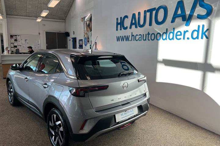 Grå Opel Mokka-e fra 2024