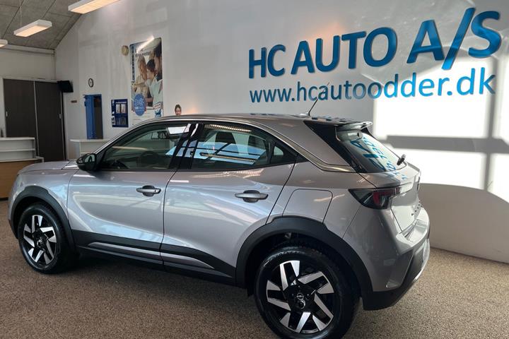 Grå Opel Mokka-e fra 2024