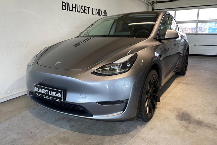 Sølv Tesla Model Y fra 2024