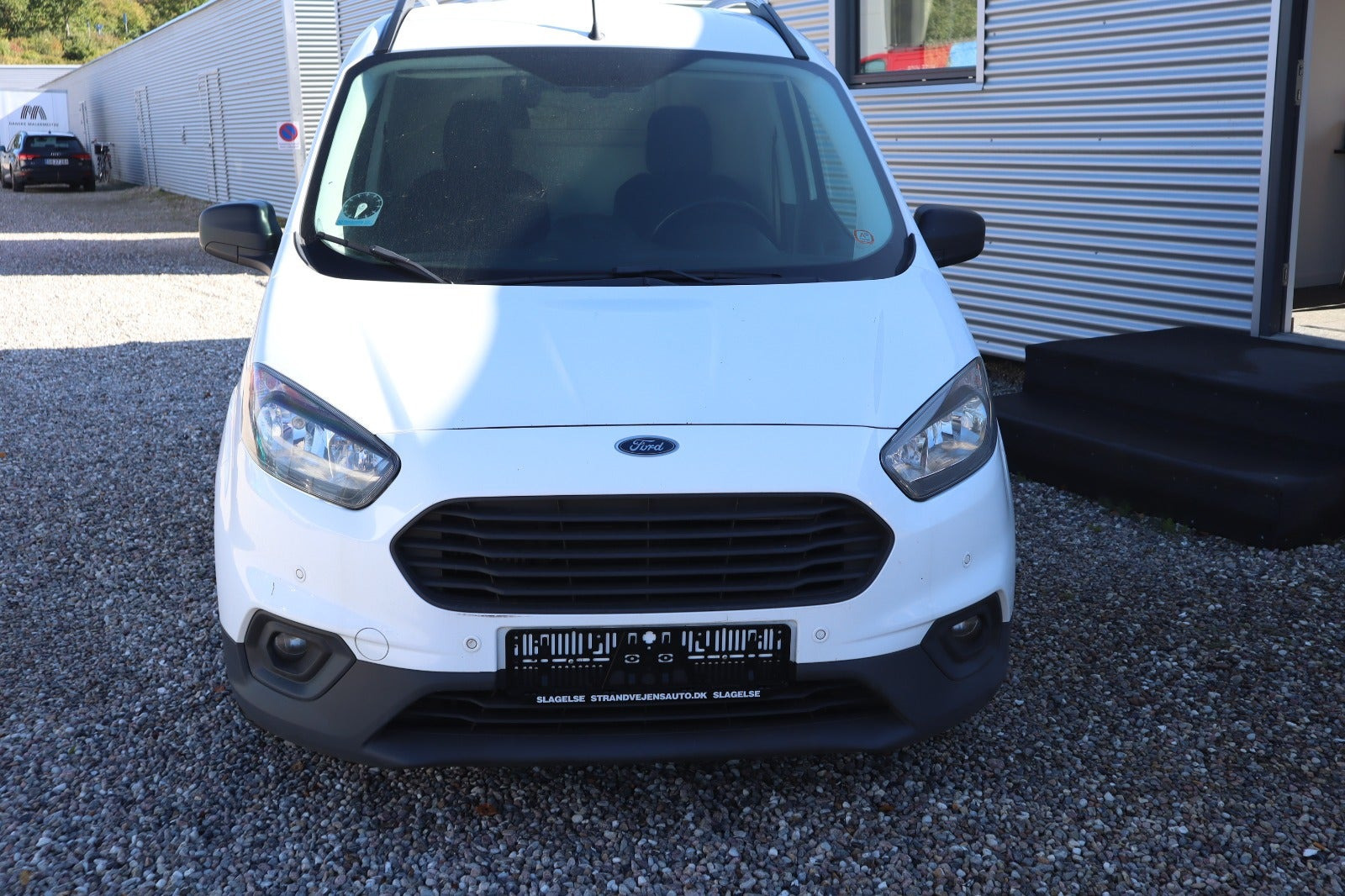Hvid Ford Transit Courier fra 2020
