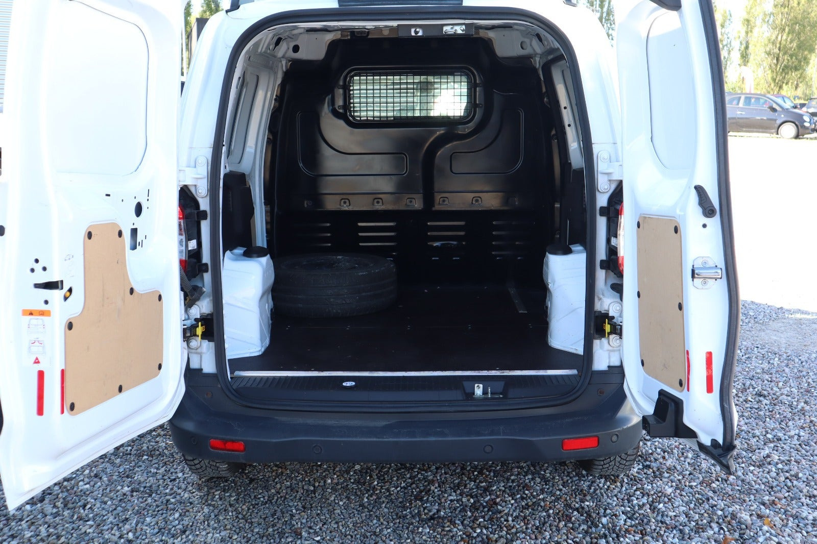 Hvid Ford Transit Courier fra 2020