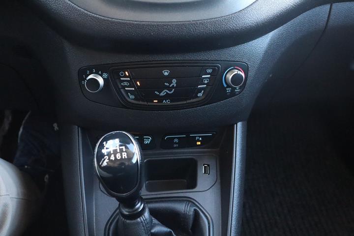 Hvid Ford Transit Courier fra 2020