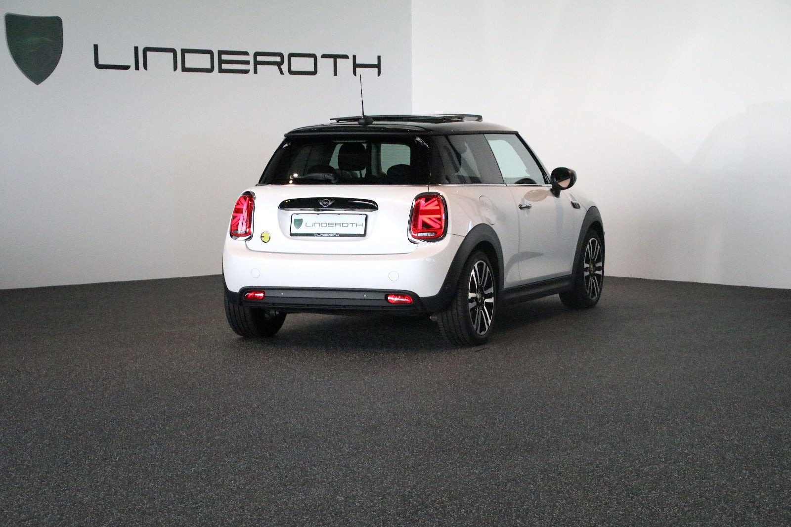 Hvid Mini Cooper SE fra 2023