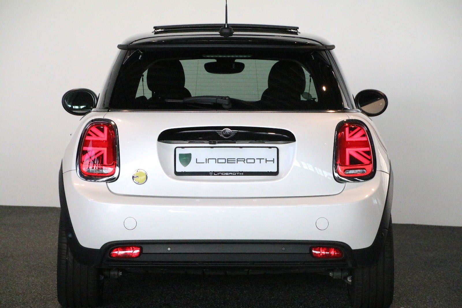 Hvid Mini Cooper SE fra 2023
