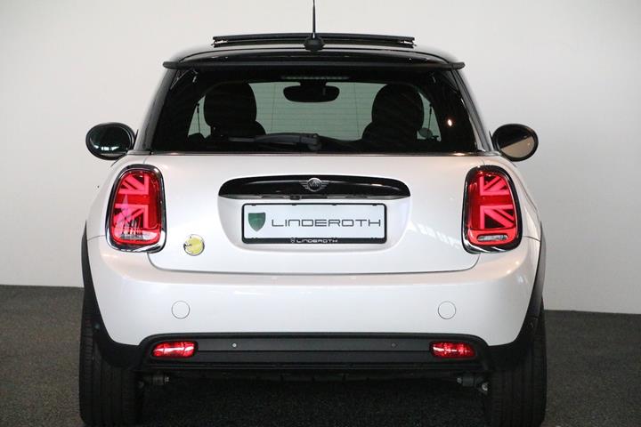 Hvid Mini Cooper SE fra 2023