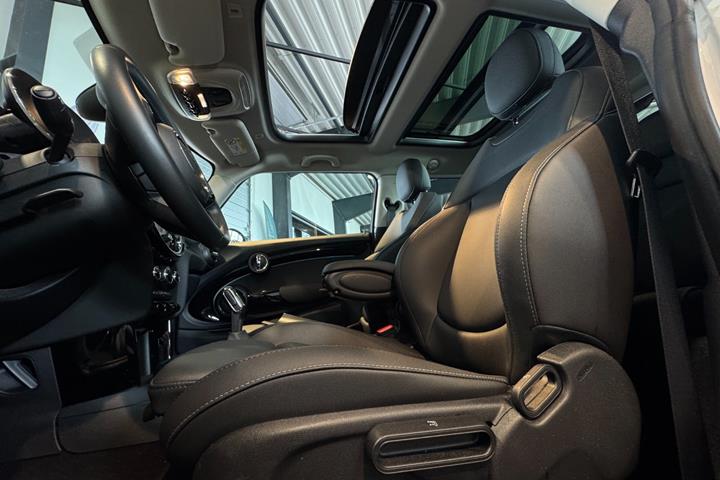 Hvid Mini Cooper SE fra 2023