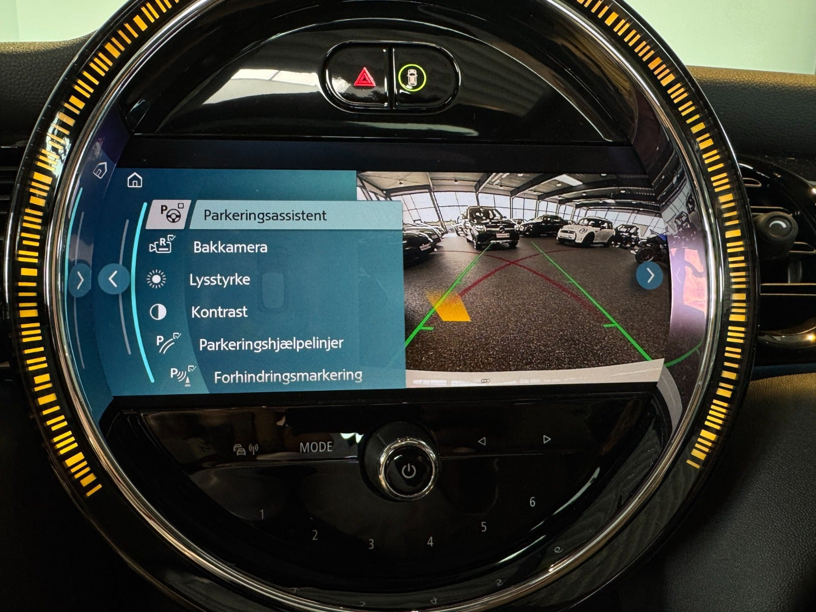 Hvid Mini Cooper SE fra 2023