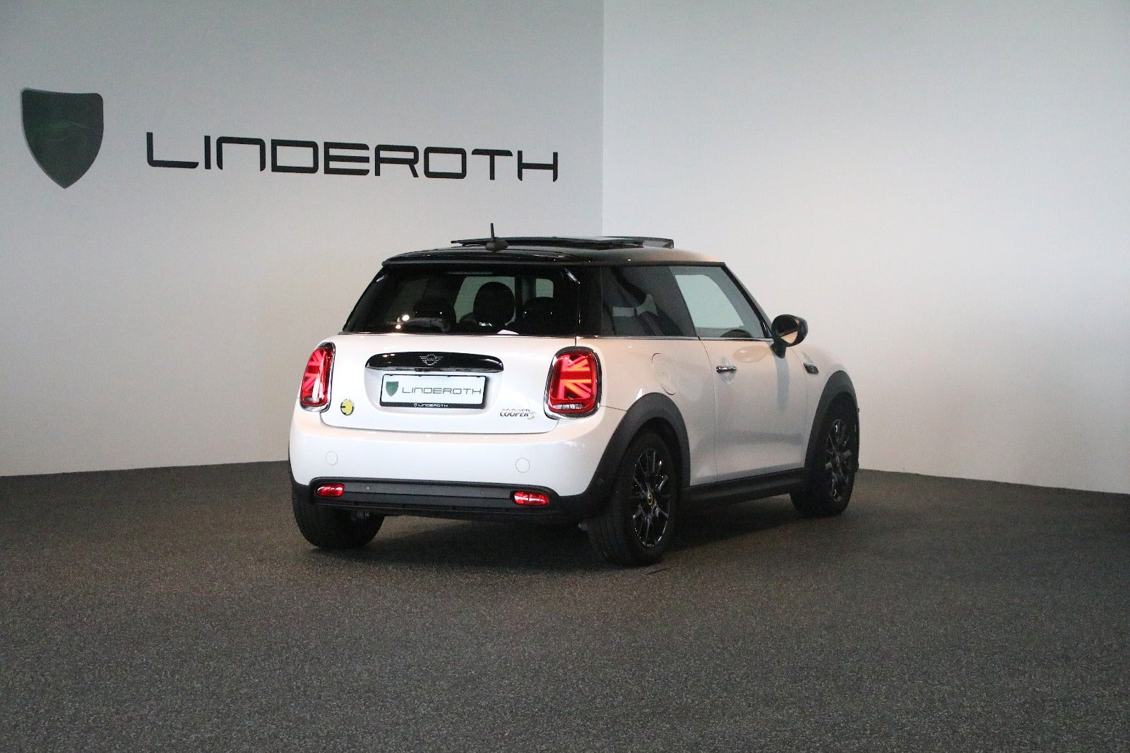Hvid Mini Cooper SE fra 2023