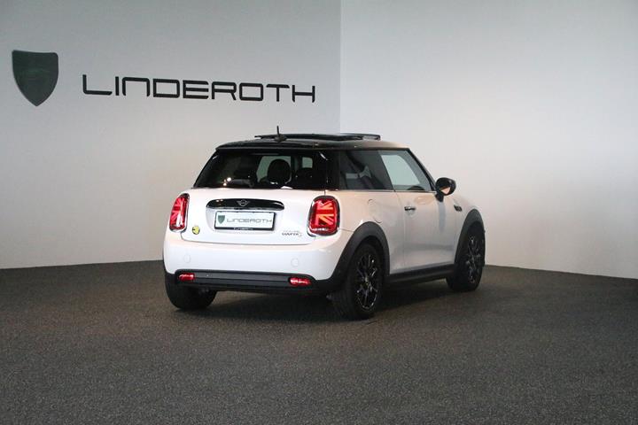 Hvid Mini Cooper SE fra 2023