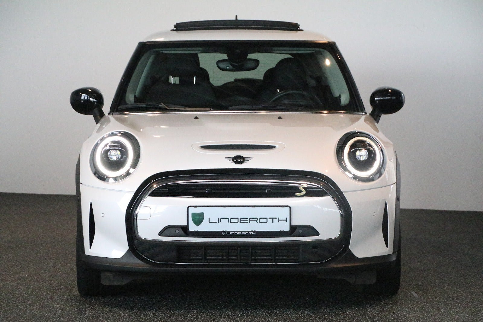 Hvid Mini Cooper SE fra 2023