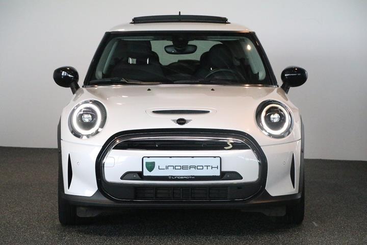 Hvid Mini Cooper SE fra 2023