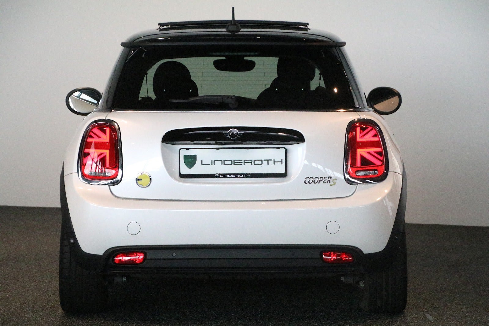Hvid Mini Cooper SE fra 2023