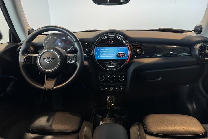 Hvid Mini Cooper SE fra 2023