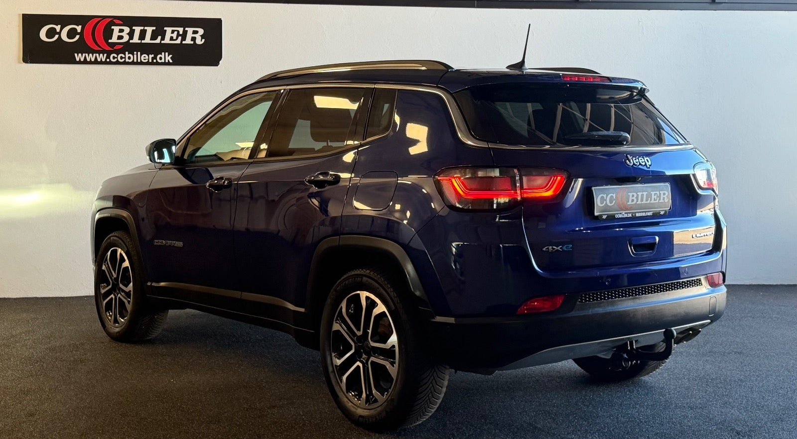 Blå Jeep Compass fra 2021