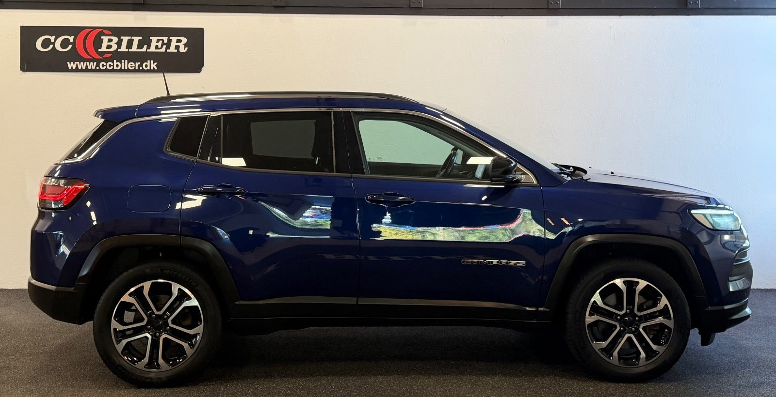 Blå Jeep Compass fra 2021