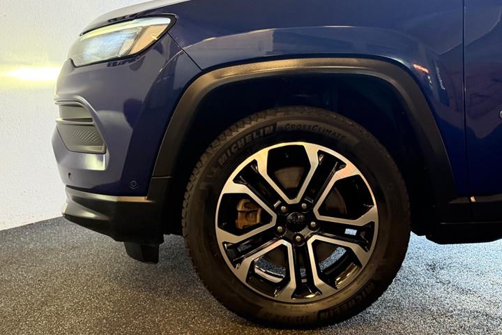 Blå Jeep Compass fra 2021