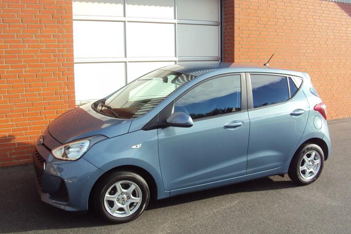 Grå Hyundai i10 fra 2017