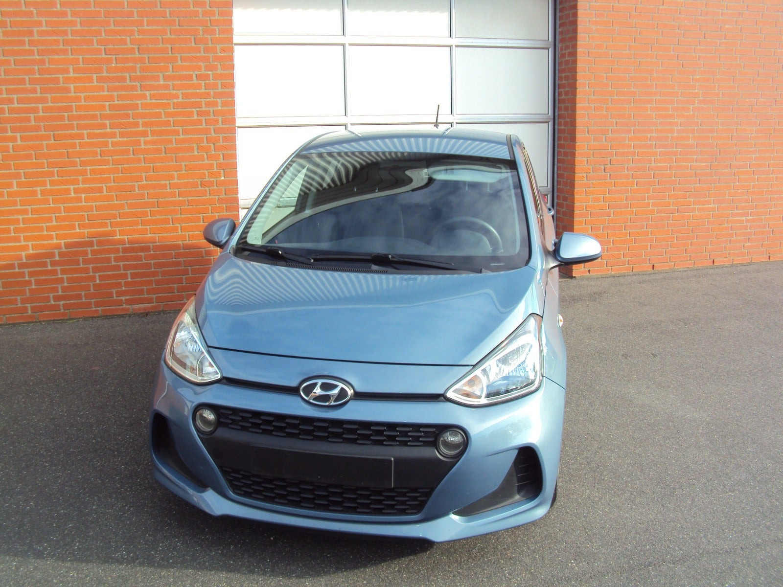 Grå Hyundai i10 fra 2017