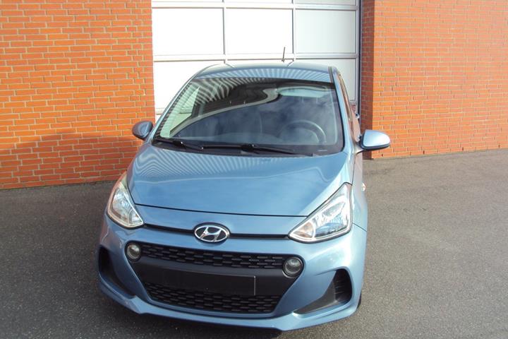 Grå Hyundai i10 fra 2017