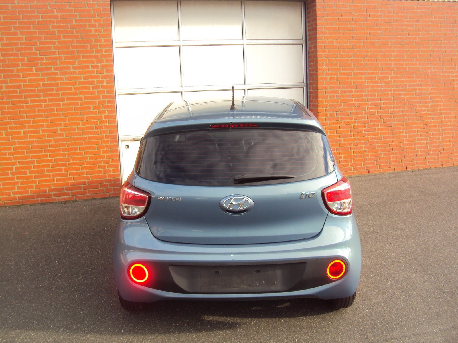 Grå Hyundai i10 fra 2017