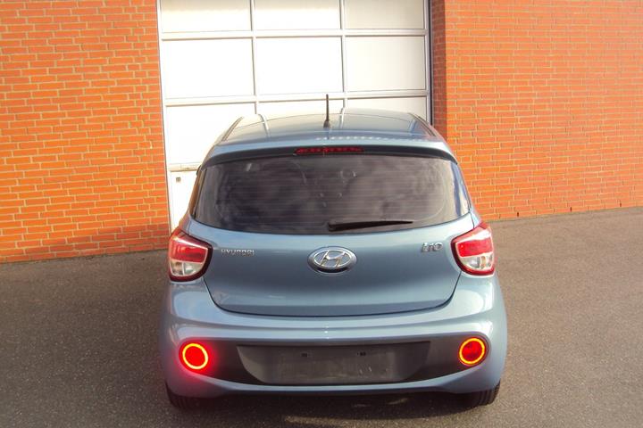 Grå Hyundai i10 fra 2017