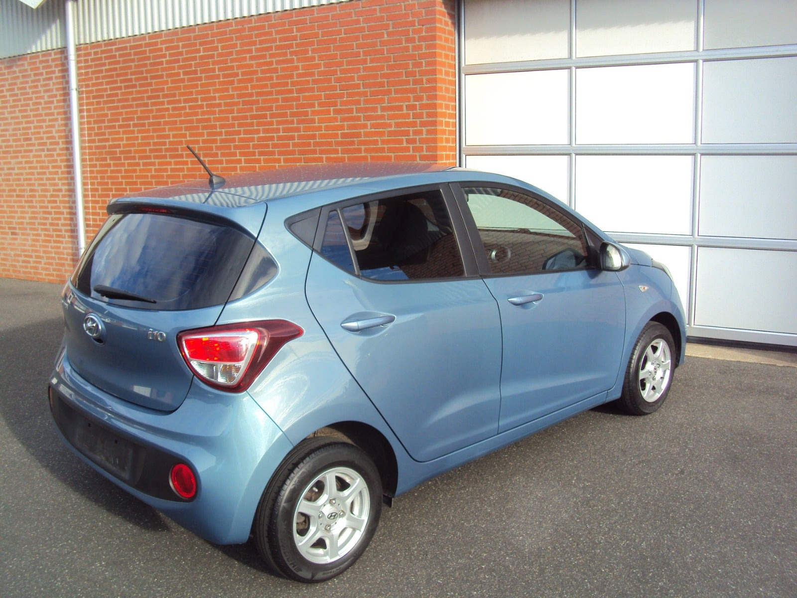 Grå Hyundai i10 fra 2017
