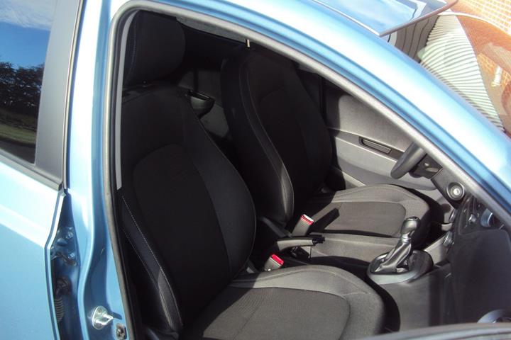 Grå Hyundai i10 fra 2017