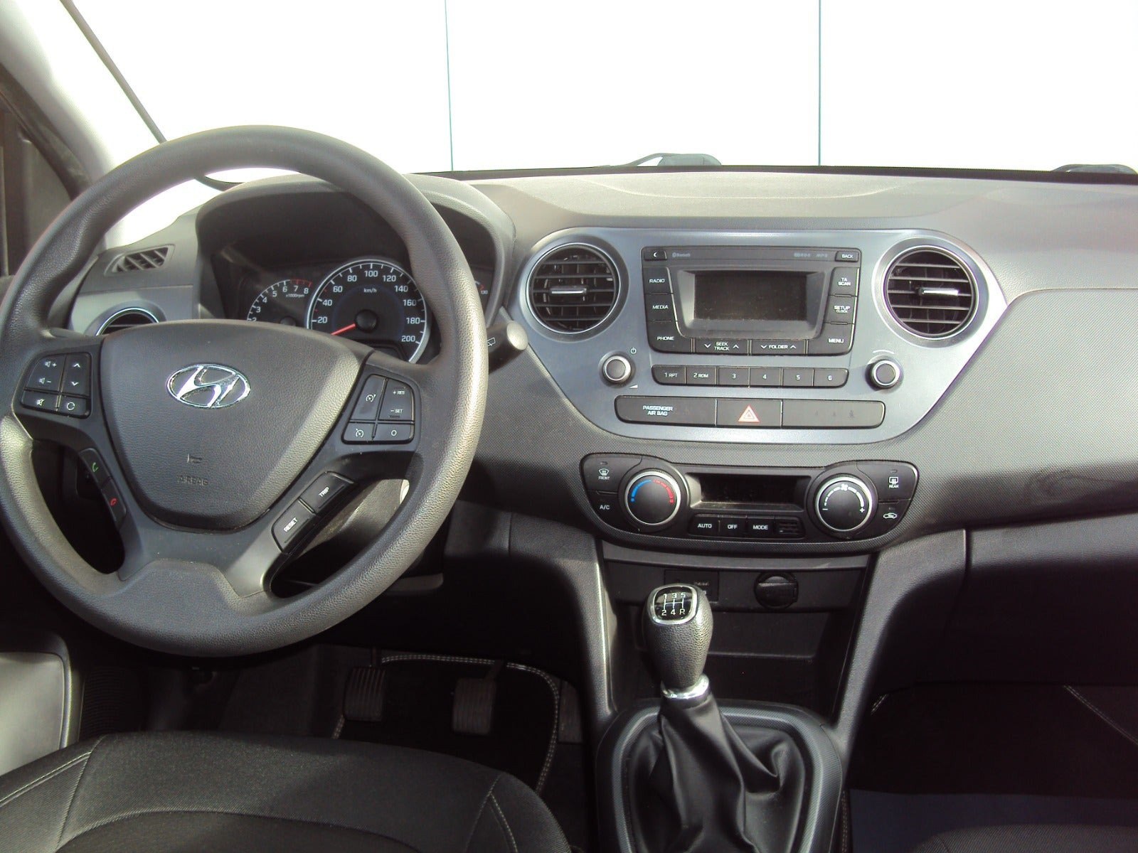 Grå Hyundai i10 fra 2017