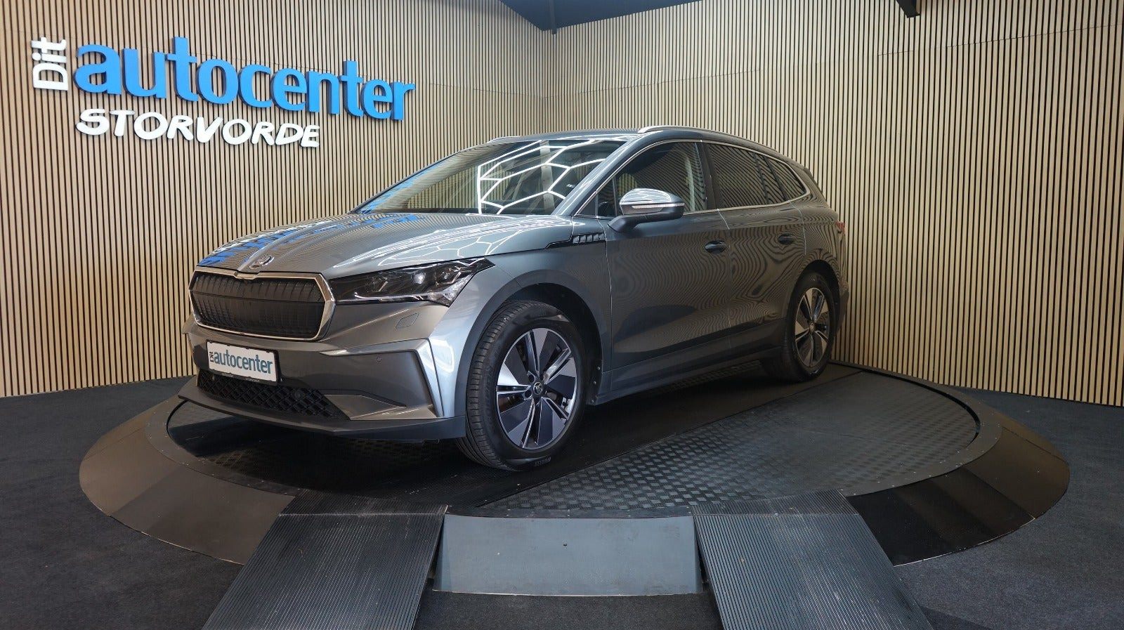 Grå Skoda Enyaq fra 2024