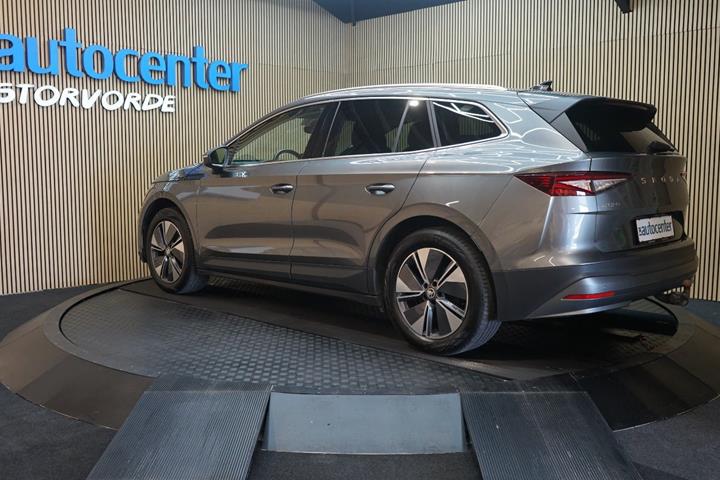 Grå Skoda Enyaq fra 2024