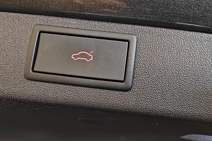 Grå Skoda Enyaq fra 2024