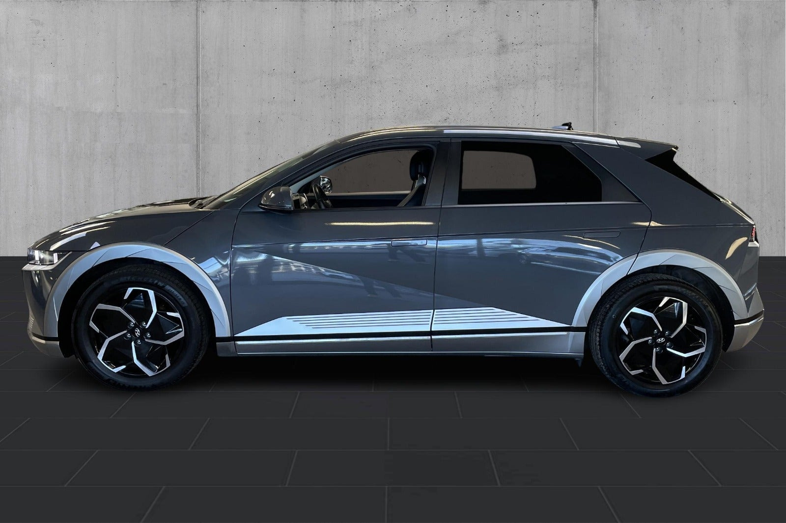 Grå Hyundai Ioniq 5 fra 2024
