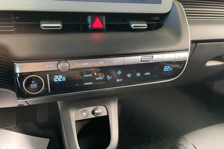 Grå Hyundai Ioniq 5 fra 2024