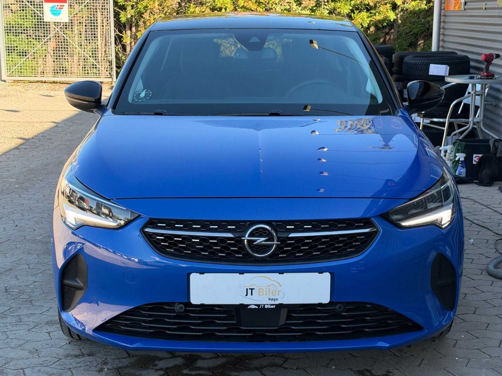 Blå Opel Corsa-e fra 2024