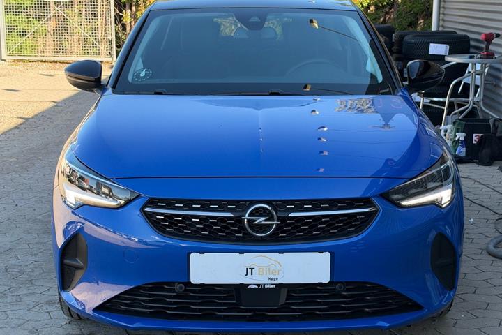Blå Opel Corsa-e fra 2024