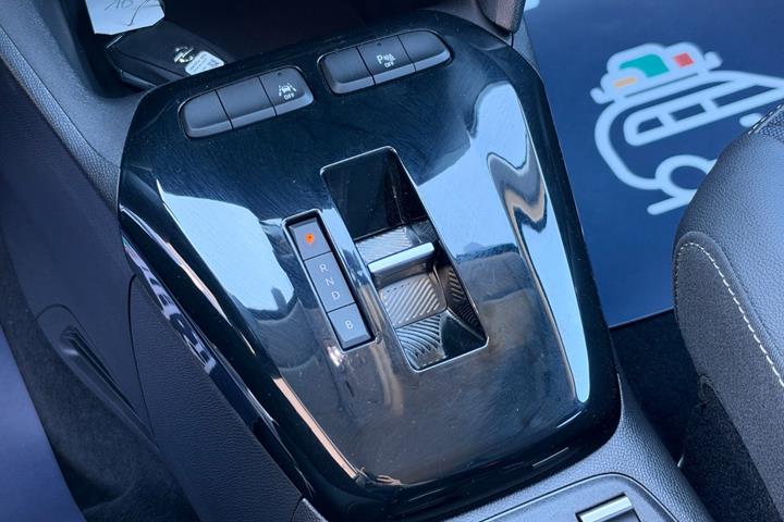 Blå Opel Corsa-e fra 2024