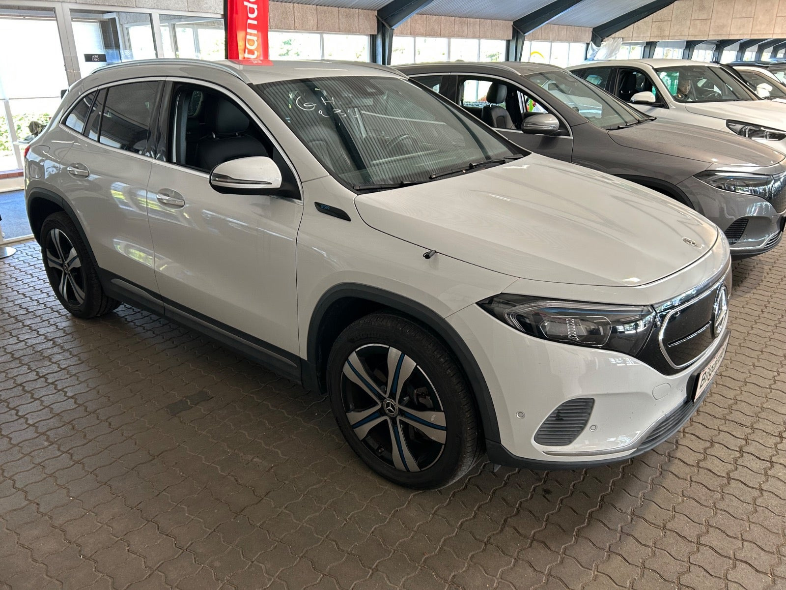 Hvid Mercedes EQA250 fra 2022
