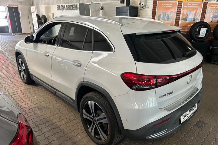 Hvid Mercedes EQA250 fra 2022