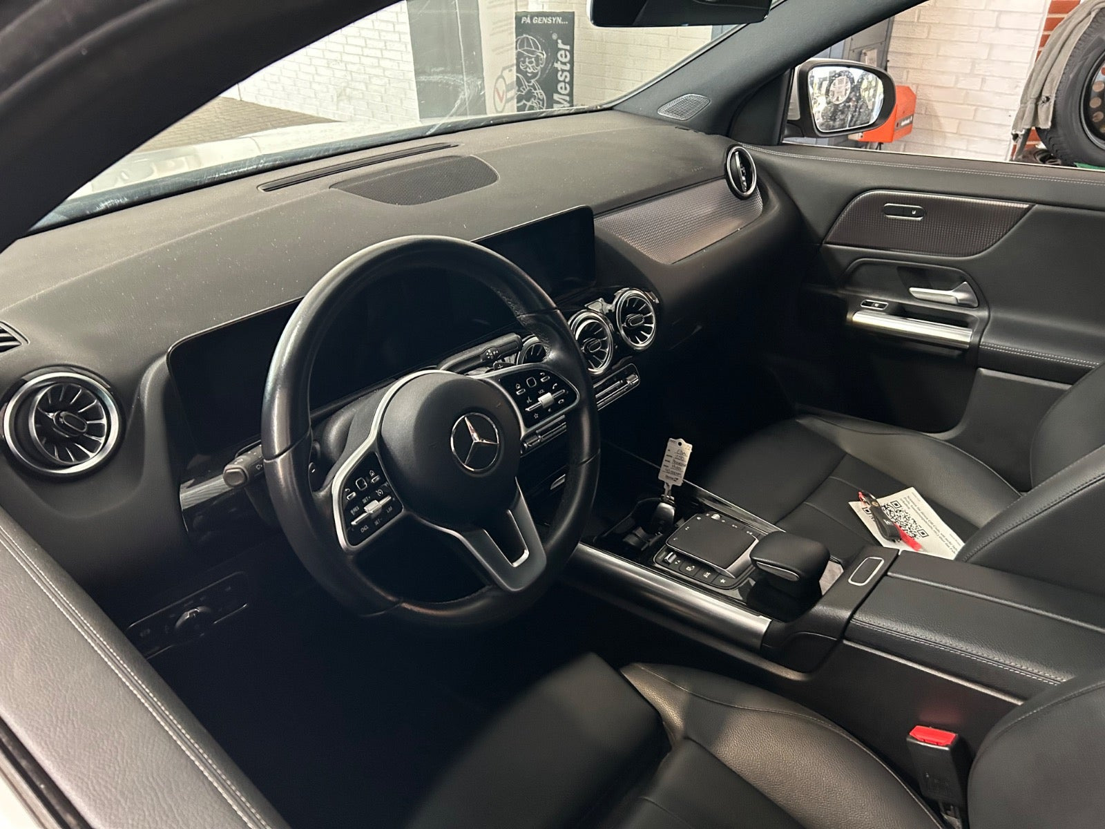Hvid Mercedes EQA250 fra 2022