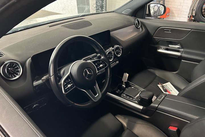 Hvid Mercedes EQA250 fra 2022