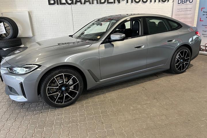 Sort BMW i4 fra 2023