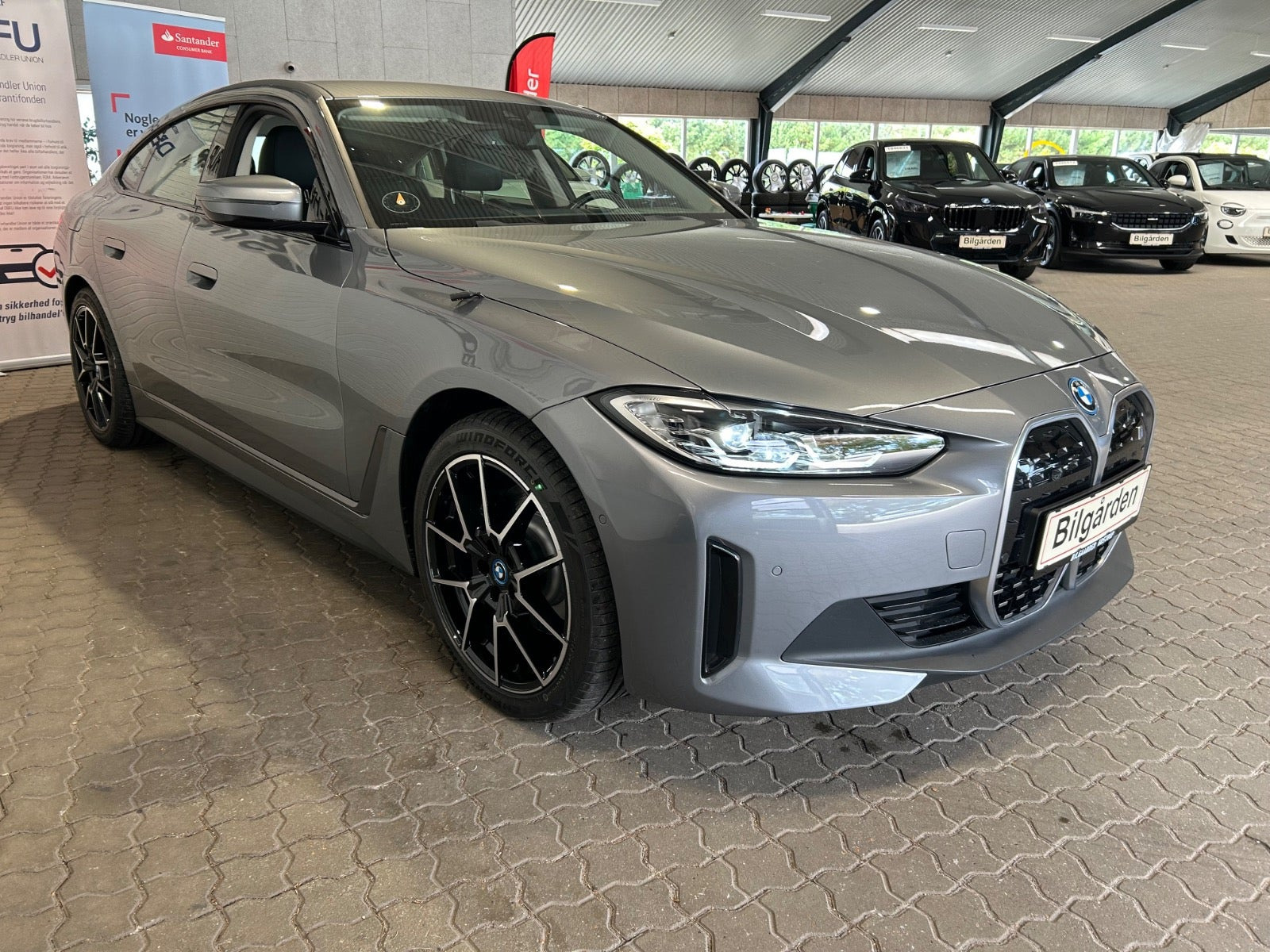 Sort BMW i4 fra 2023
