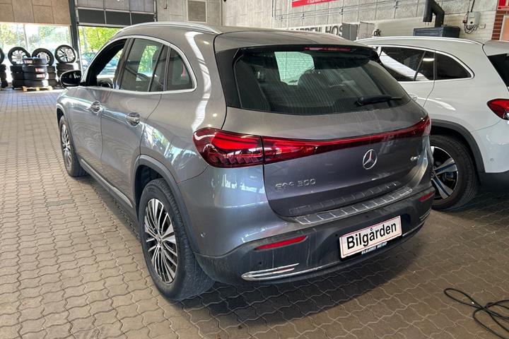 Grå Mercedes EQA300 fra 2024