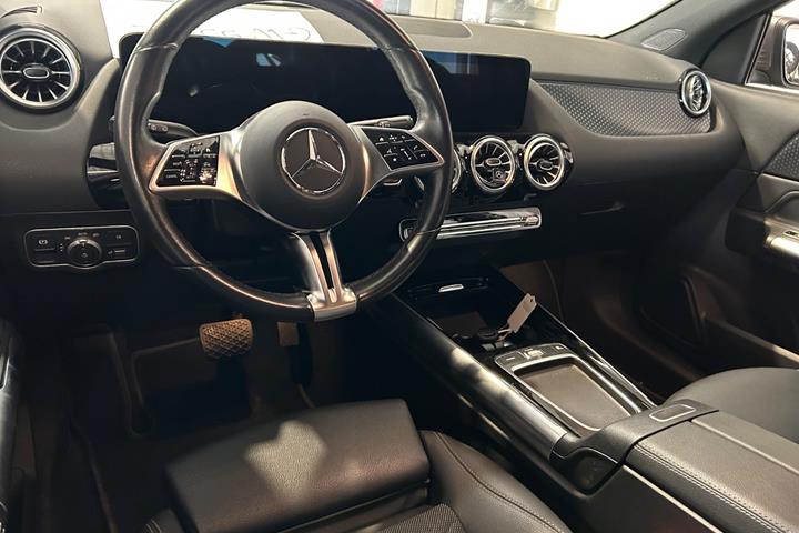 Grå Mercedes EQA300 fra 2024