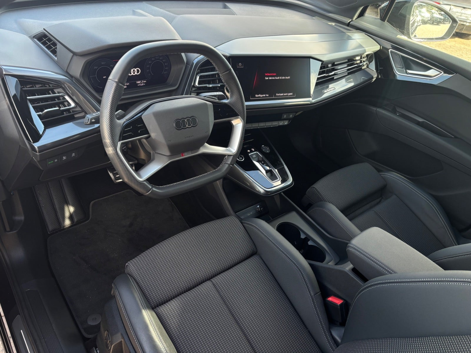 Lilla Audi Q4 e-tron fra 2025