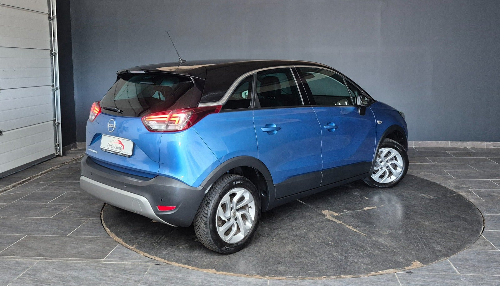 Blå Opel Crossland X fra 2019