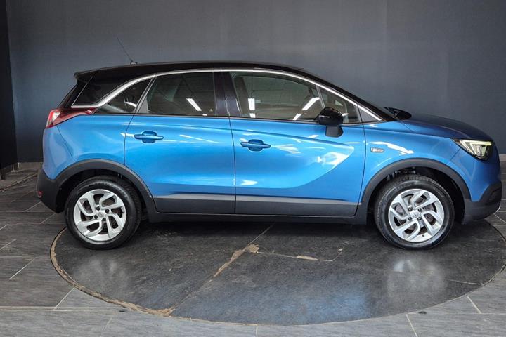 Blå Opel Crossland X fra 2019