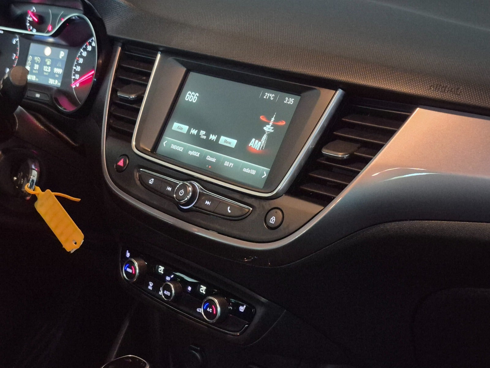 Blå Opel Crossland X fra 2019