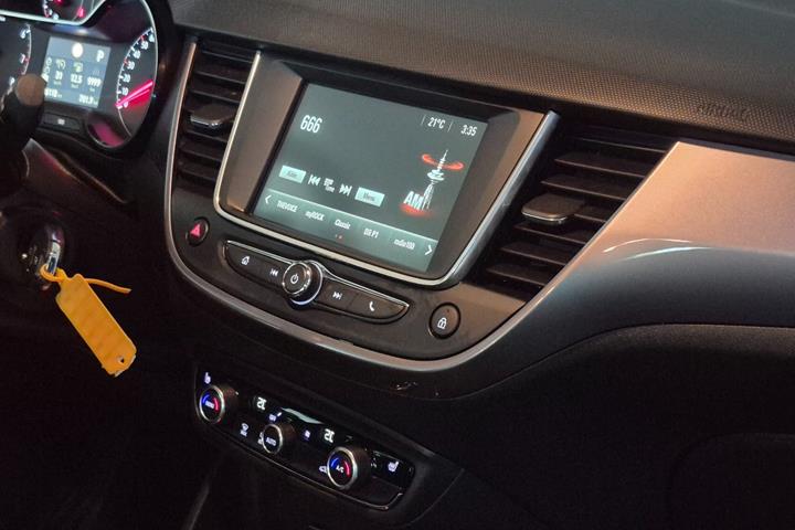 Blå Opel Crossland X fra 2019